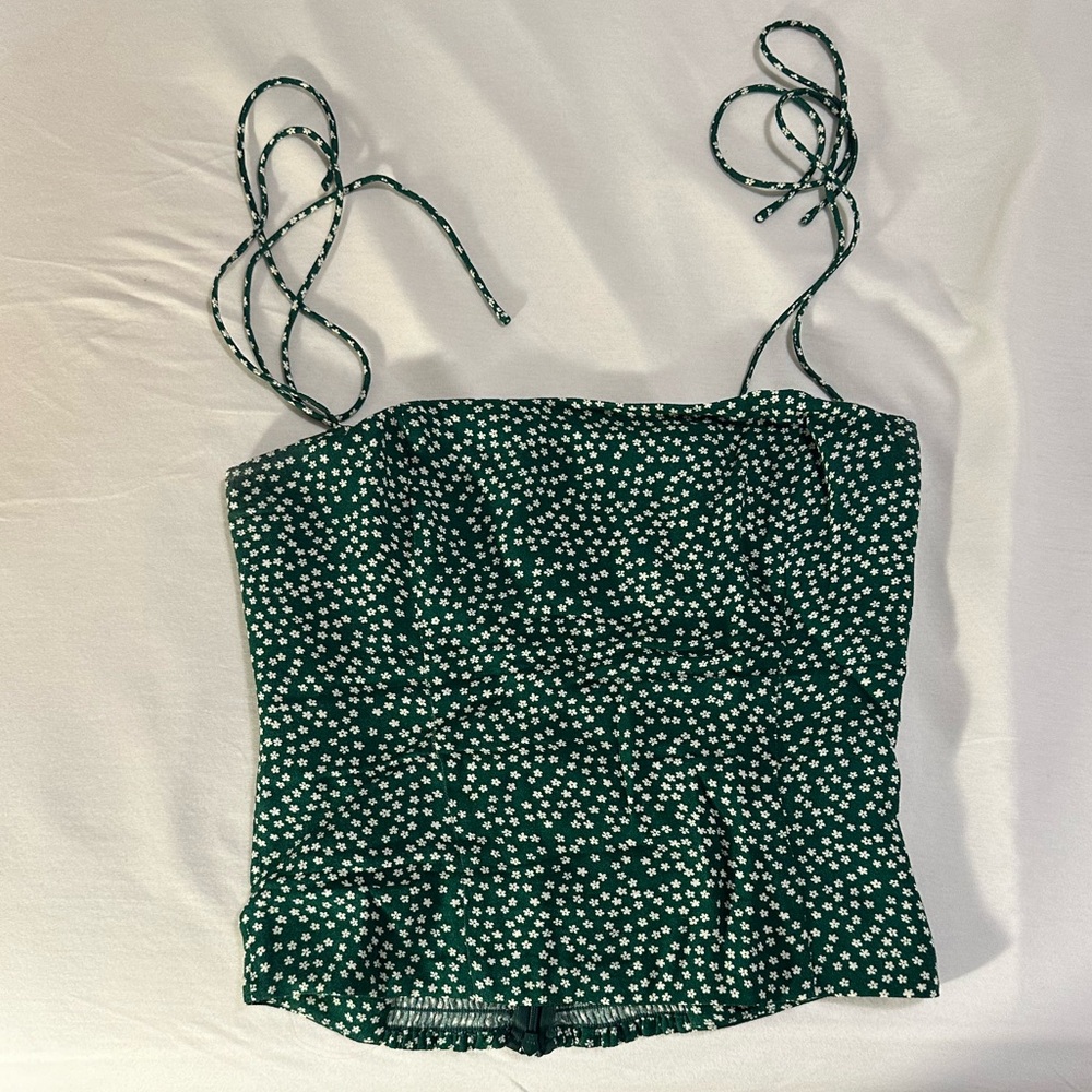 Reformation green and white floral top
Great condition